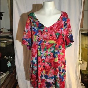 Lovely flowered top perfect for spring of summer💥